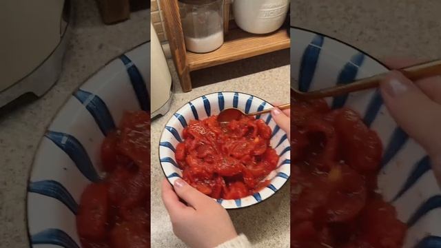 мои первые закрутки на зиму🫙томаты конфи😍 таких НЕТ В МАГАЗИНАХ смотреть онлайн