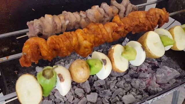 Tandoori chicken rotisserie, mustard pork belly bacon & veg смотреть онлайн