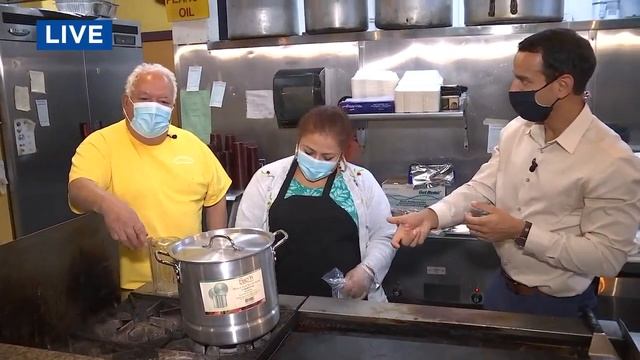 On the Go with Joe at Casa de Tamales смотреть онлайн