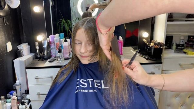 СТРИЖКА КОТОРАЯ ИДЕТ ВСЕМ от 10 до 60 ++ 👍✂🤩 ЧЕЛКА ШТОРКА с ЛЕСЕНКОЙ у ЛИЦА в ДОМАШНИ Х УСЛОВИЯХ