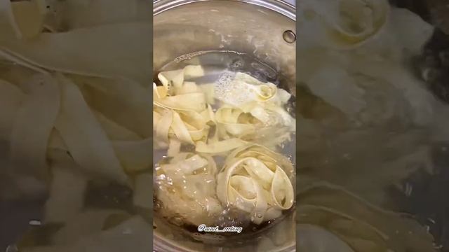 Макароны с креветками #макароныссыром #пастаскреветками #паста #кулинария #обед #ужин #рецепт в ком смотреть онлайн