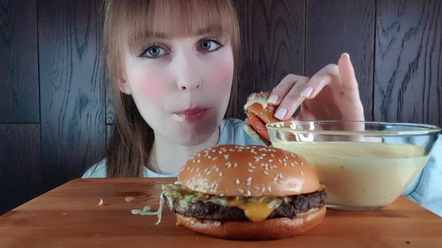Мукбанг АСМР | Роял Де Люкс, Хашбраун | Макдональдс смотреть онлайн