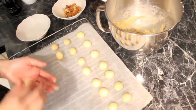 Frankfurter Bethmännchen - Köstliche Kugeln aus feinem Marzipan ( aylinsrecipes) смотреть онлайн