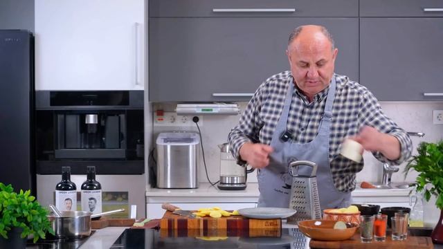 МУСАКА - это ЛУЧШАЯ греческая ЗАПЕКАНКА из баклажанов и фарша. Рецепт от Ильи Лазерсона смотреть онлайн