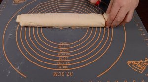 Что можно приготовить из слоеного теста? Слоеное тесто  с беконом и сыром.