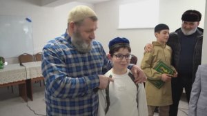 СЕГОДНЯ В ШКОЛЕ ХАФИЗОВ по ОБУЧЕНИЮ СВЯЩЕННОМУ КОРАНУ «АЛЬ-ХУДА» В АЛХАСТЫ ПРОШЁЛ ВЫПУСК,