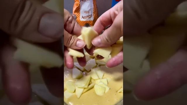 Лучший яблочный пирог?? 😱 #shorts смотреть онлайн