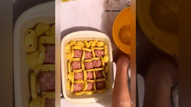 Запечена картопля з м‘ясними шариками Запеченный картофель с мясными шариками смотреть онлайн