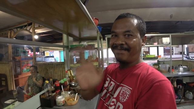 NASI GORENG - Cooked by a Bali Chef 🇮🇩Indonesian Street Food смотреть онлайн