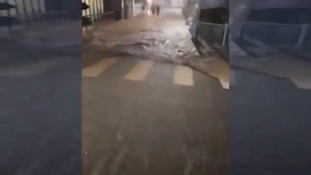 Сильные ливни затопили Сеул и его окрестности. #сеул #корея #потоп смотреть онлайн