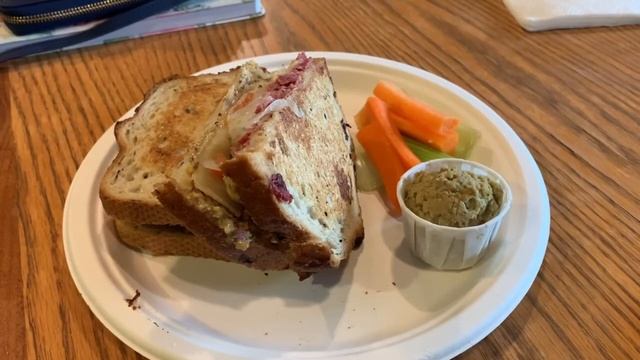 A Favorite HEALTHY Restaurant of Mine (Grilla Bites) смотреть онлайн