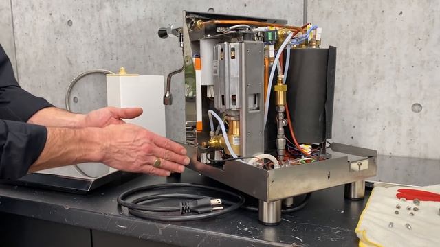 Review Quick Mill Vetrano Design Espresso Machine Inside Out смотреть онлайн