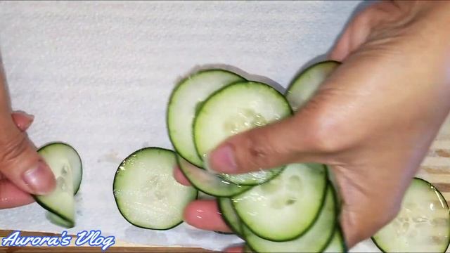 Cucumber and Squash Rose Flower Garnish Carving How To смотреть онлайн