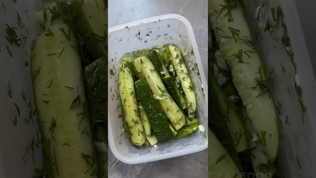 Быстрые малосольные огурчики 🥒 #малосольныеогурцы #закуска #летнийсезон #овощи #огурцырецепт смотреть онлайн