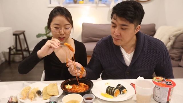 KOREAN FOOD MUKBANG I ramen + kimbap + cheese tteokbokki + fritters NYC couple eating show смотреть онлайн
