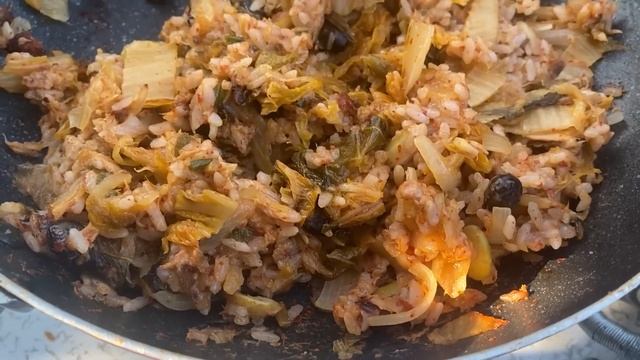 발앞에 수백마리 붕어가 들어왔네요... смотреть онлайн