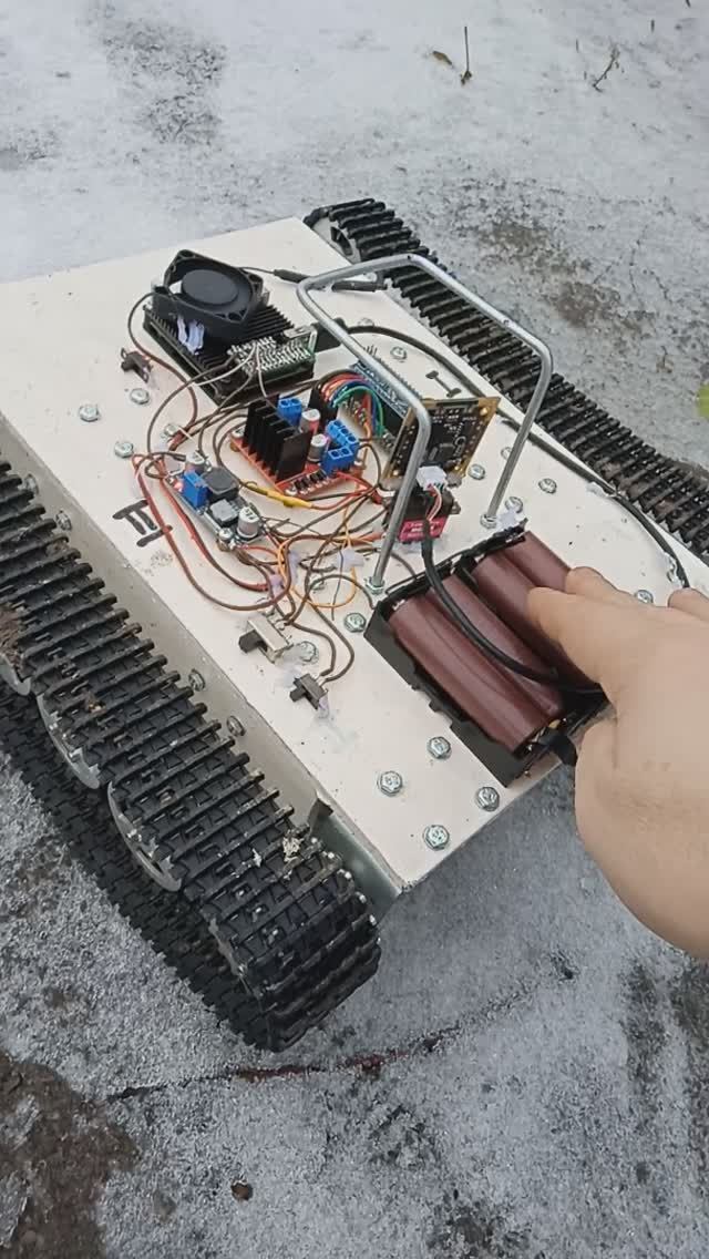 Лёд, снег, гусеницы (Поломка-1 часть) смотреть онлайн