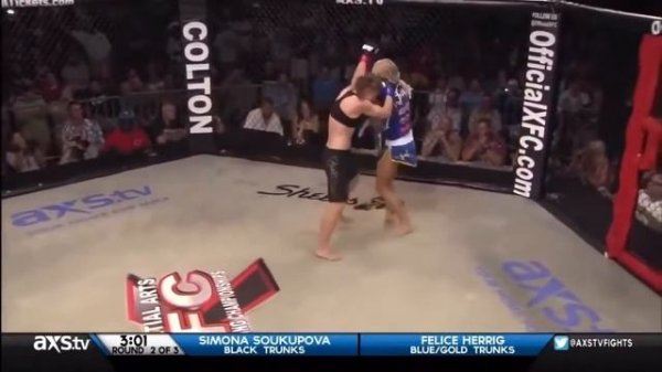 Супер бой Фелиса Херриг против Симоны Сукуповой