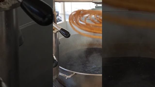 🇪🇦 CHURROS 🫡 🇷🇺 ТРУБОЧКИ 🫢 #shorts смотреть онлайн