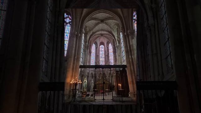 LE MANS CATHEDRAL смотреть онлайн