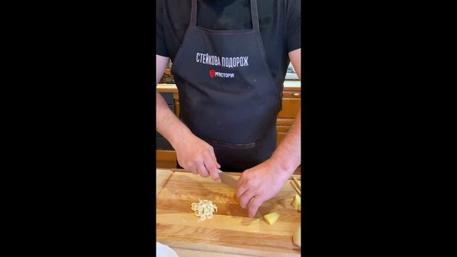 Готовь легко - с Андреем Дуйко ! Итак сегодня готовим курицу карри и штрудель с яблоками и медом !1 смотреть онлайн