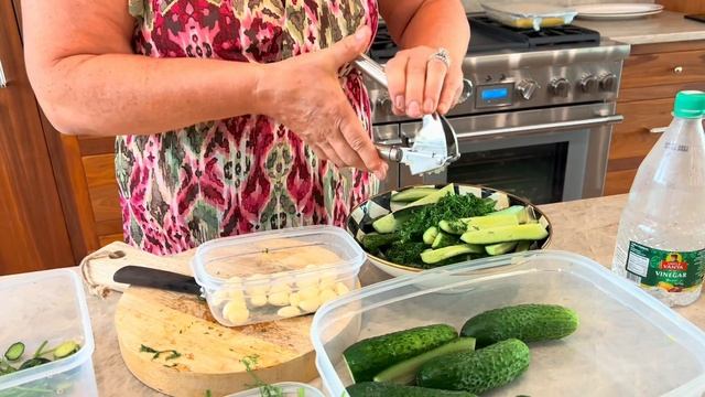 ВКУСНЫЕ МАЛОСОЛЬНЫЕ ОГУРЦЫ И ПОМИДОРЫ - В гостях у дочери смотреть онлайн