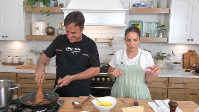 10 Minute Classic Carbonara Recipe - with Laura Vitale and Uncle Tony! смотреть онлайн
