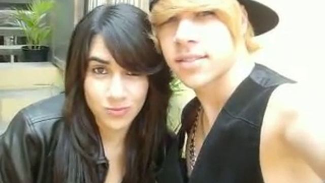 Tentando Tirar Foto Com A Maninha [ Lana e Kinho Liken ] смотреть онлайн