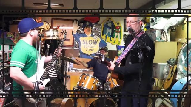 Cheesecake Philosophers Improv Tune "JAWS DISCO ROBOT" смотреть онлайн