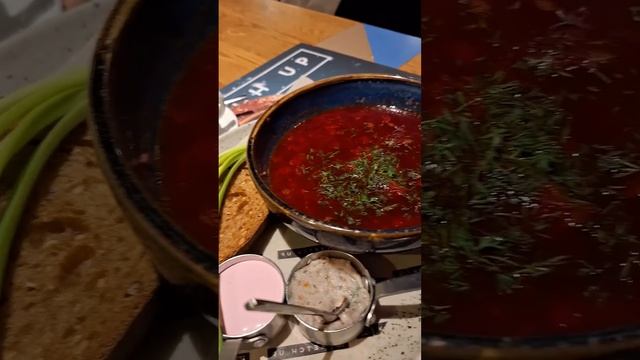 Очень вкусно в Кетчуп Бургер! смотреть онлайн