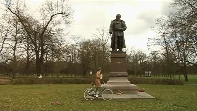 Kommissar Bob Machee und der rote Frosch смотреть онлайн