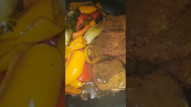 breaded veggie turkey cutlets, homemade gravy, baked cabbage, orange red yellow green bell peppers смотреть онлайн