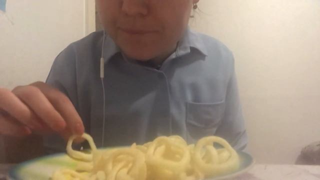 АСМР МУКБАНГ Луковые кольца с зеленью/ ASMR MUKBANG Onion rings with greens смотреть онлайн