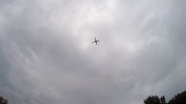 SYMA X5C utastér átrepülés és manőverezés смотреть онлайн