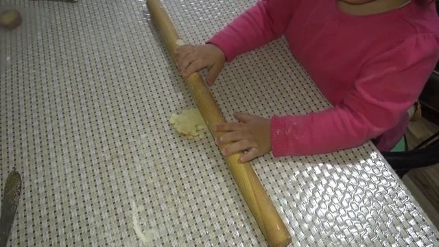 VLOG Выпечка из слоеного теста*ИГРАЕМ НА синтезаторе*ЭТОТ ВЗЛГЯД смотреть онлайн