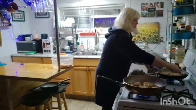 Котлеты из мяса куриных ножек,а микрофон-то и не работал:( смотреть онлайн