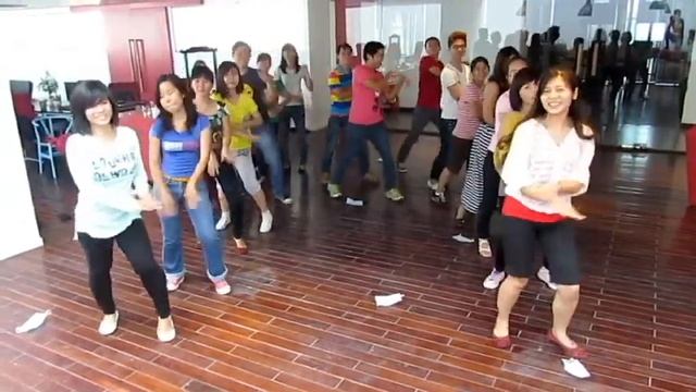 Ketchup Dance - Epinion - Happy New Year Flash Mob ^^