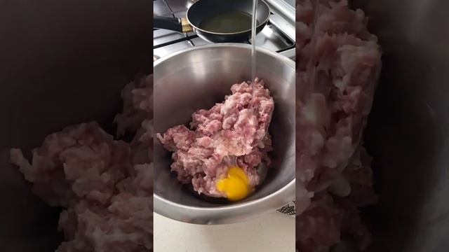 How To Make Pork and Chives Dumplings Filling/Link in comment #shorts #dumplings #hkfoodies #cookin смотреть онлайн