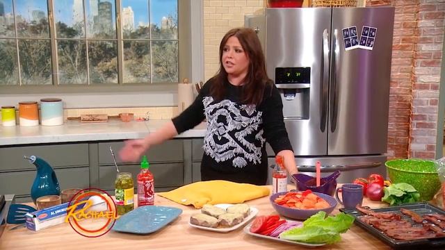 'Some Like It Hot' Garlicky Bacon Cheeseburgers with Sriracha Ketchup смотреть онлайн