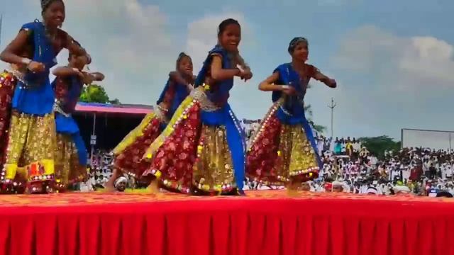 बिरसा मुंडा एंड टंट्या मामा विश्व आदिवासी दिवस Gully Girls Tribal Dance 🏹 डूंगरपुर में डांस 2023 смотреть онлайн