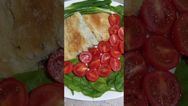 Spanakopita (spinach pie cheese and eggs) #shorts #food #delicious #pie #spinach смотреть онлайн
