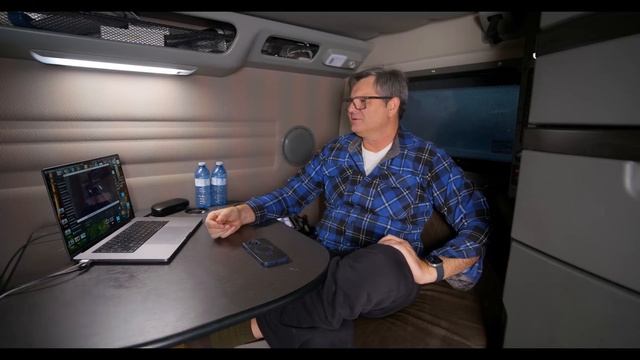 Я мог быть миллионером, если бы купил биткойн за копейки в 2010! Какой же я дурак! смотреть онлайн