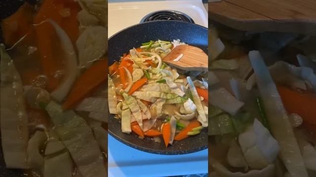 LOMI [Fish Cake/Chicken Nuggets/Veges/Snacks] смотреть онлайн