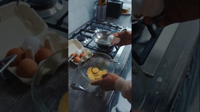 Как правильно готовить пышный омлет.Самый простой и быстрый рецепт за 20 секунд.#shorts смотреть онлайн