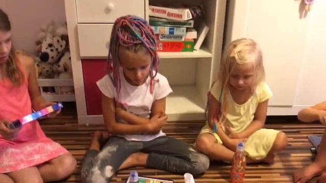Полина Оливия и Апек. Играем в Bean Boozled смотреть онлайн