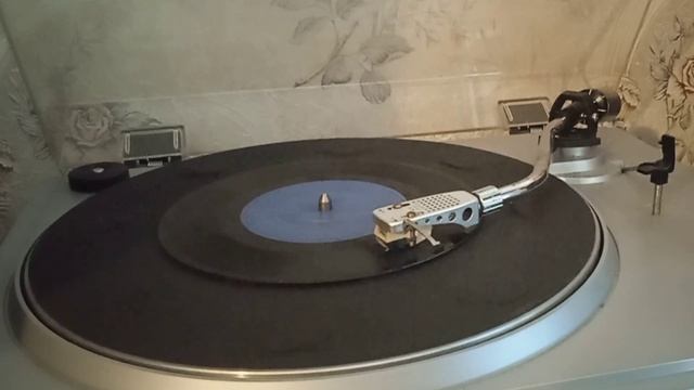 Голубые гитары - Первый поцелуй 1975 смотреть онлайн