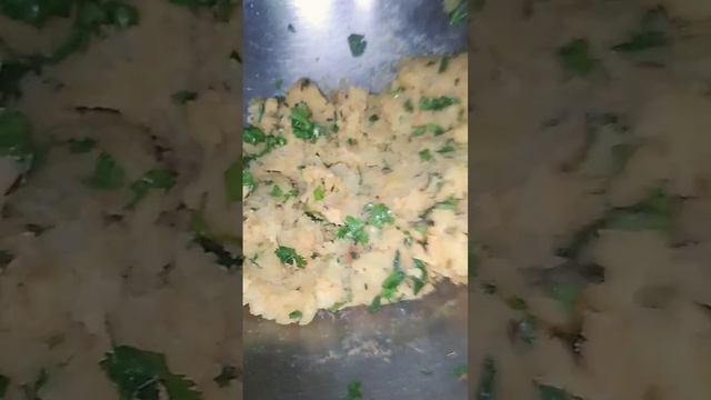 क्या आपने आलू का परांठा ऐसे बनाया है/dhaba style stuffed potato paratha#breakfasrrecipe#shorts смотреть онлайн