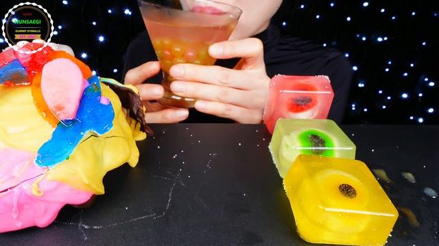 ASMR EYEBALL GUMMY MUKBANG 눈알젤리 먹방 / NUNSAEGI ASMR 눈새기 смотреть онлайн