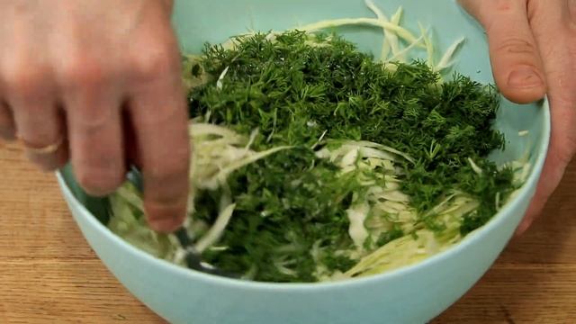 Все дело в заправке! Мой дежурный салат из капусты! Готовлю два раза в день. смотреть онлайн