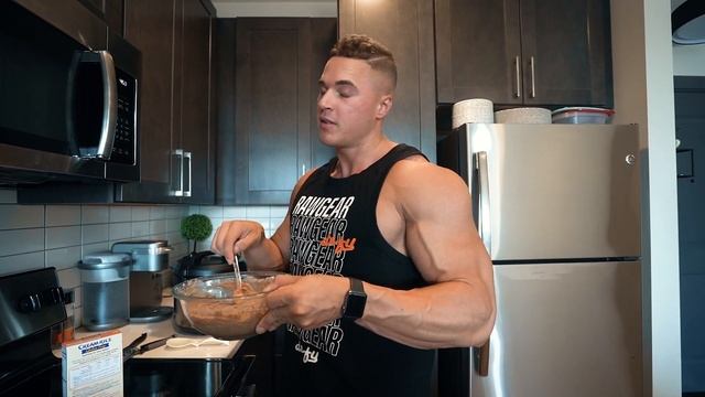 FULL DAY OF EATING - 4,500+ Calories - IFBB PRO смотреть онлайн